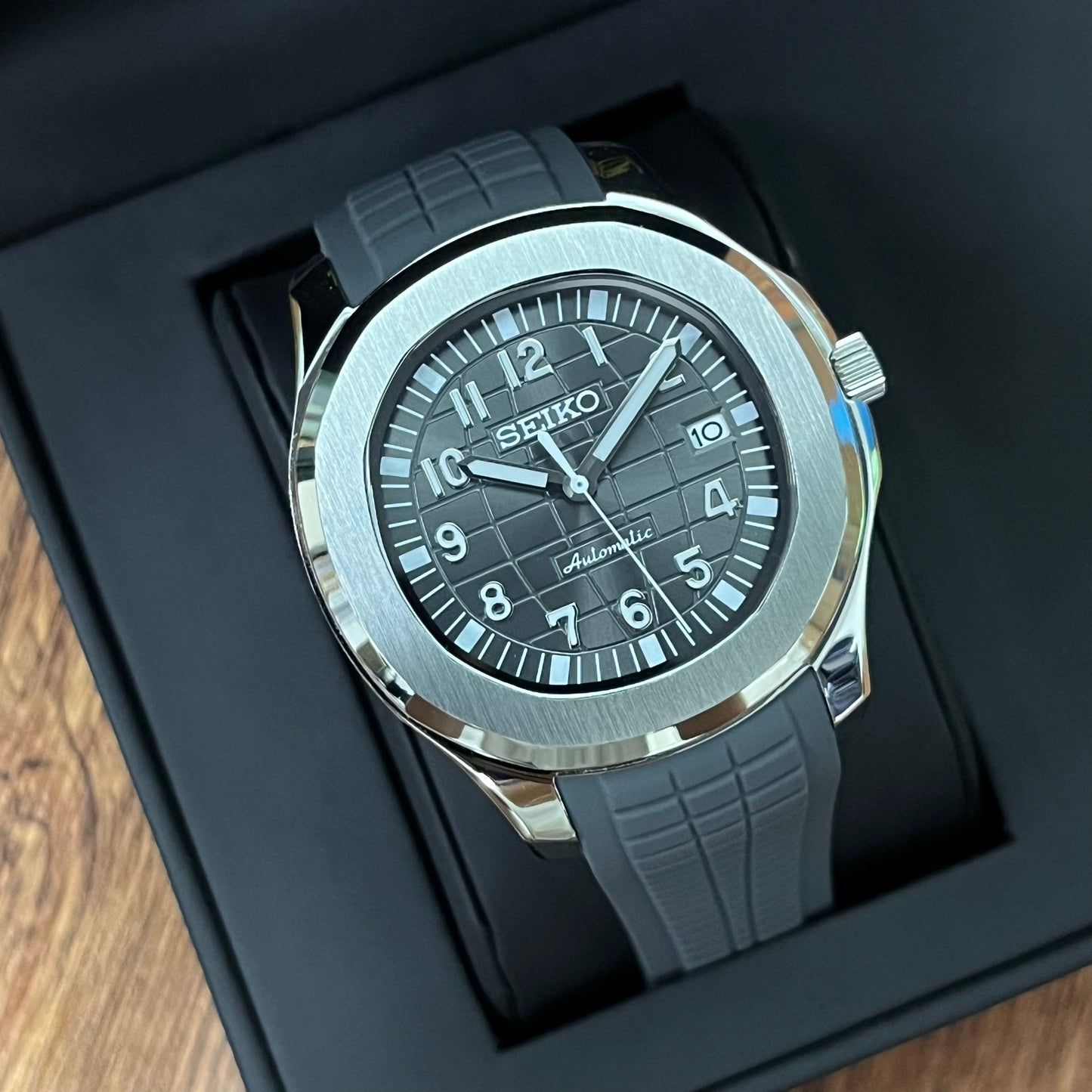 Seikonaut  I  Grey