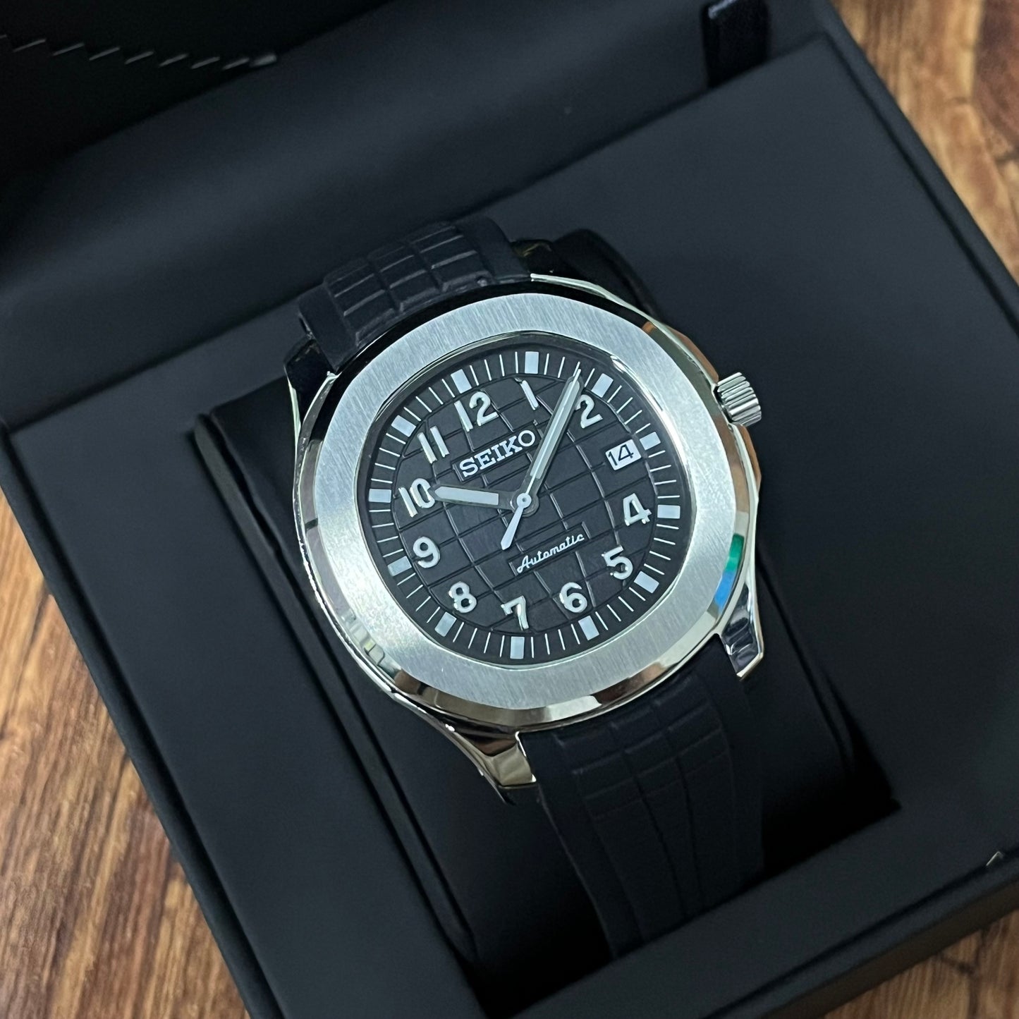 Seikonaut  I  Black